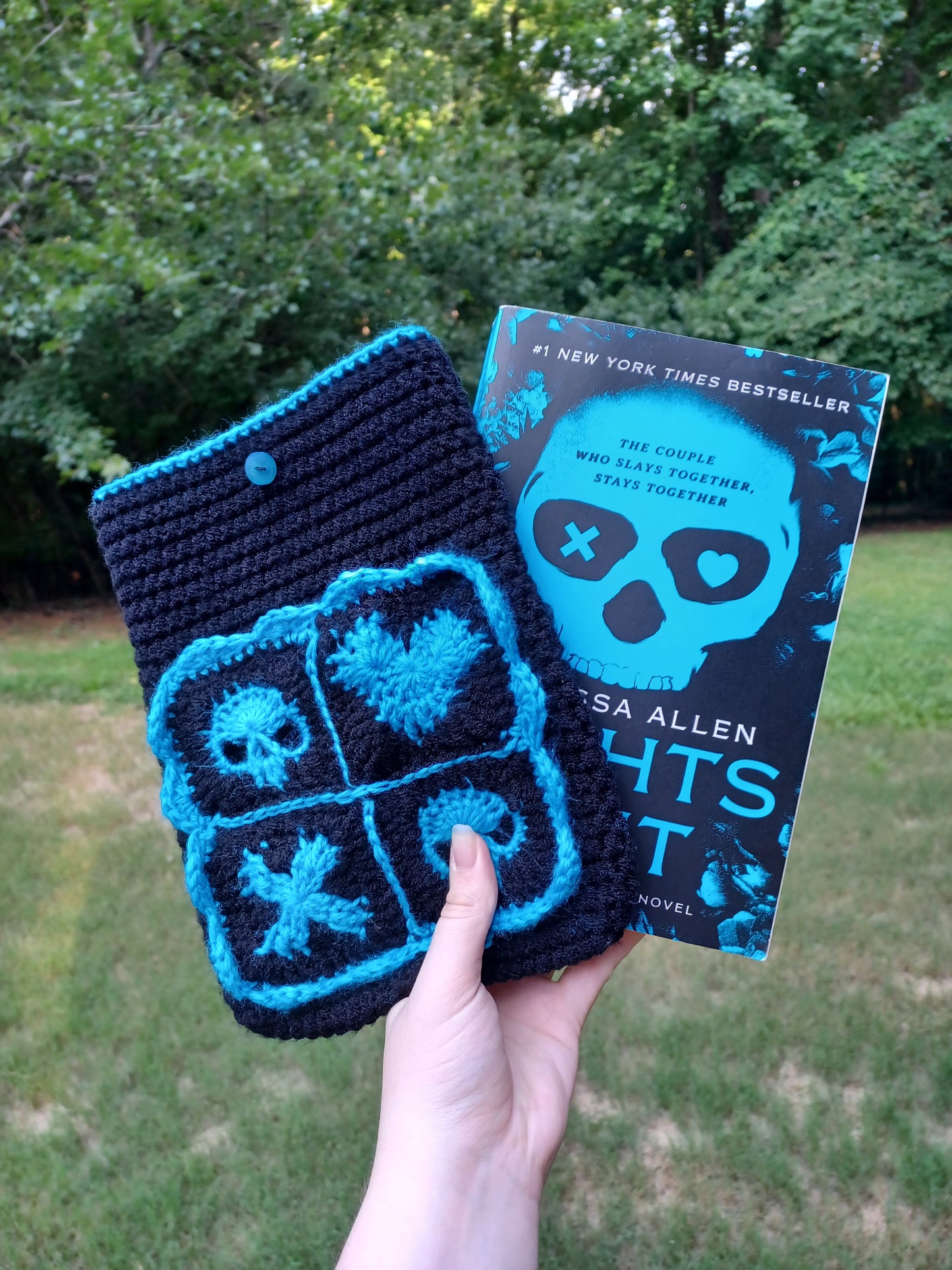 'Lights Out' Themed Crochet Book Sleeve