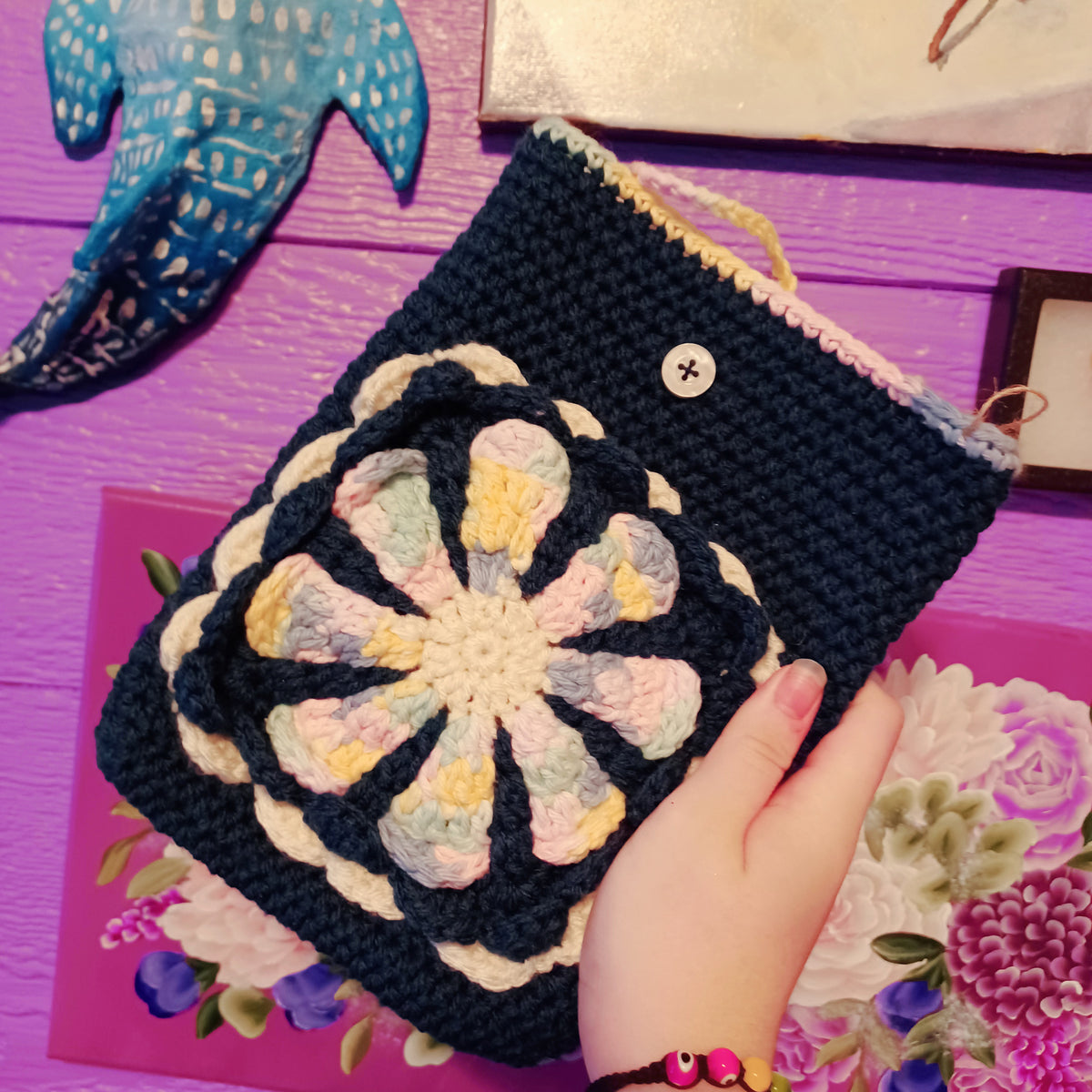 'Reminiscences of the Past' Crochet Book Sleeve