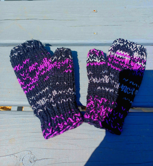 'Ace of Spades' Knit Fingerless Gloves